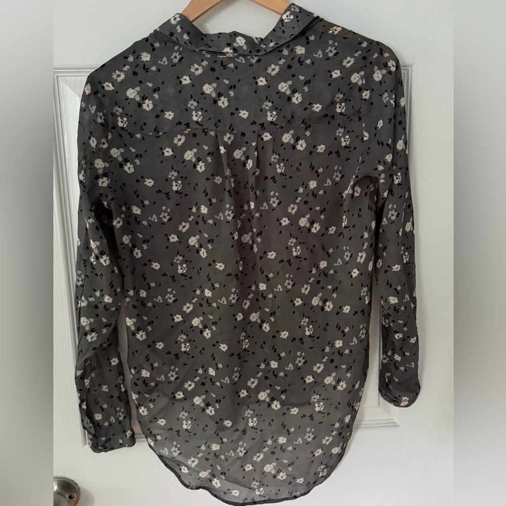 cloth & stone Gray Floral Sheer Button-Up Blouse - Picture 3 of 5